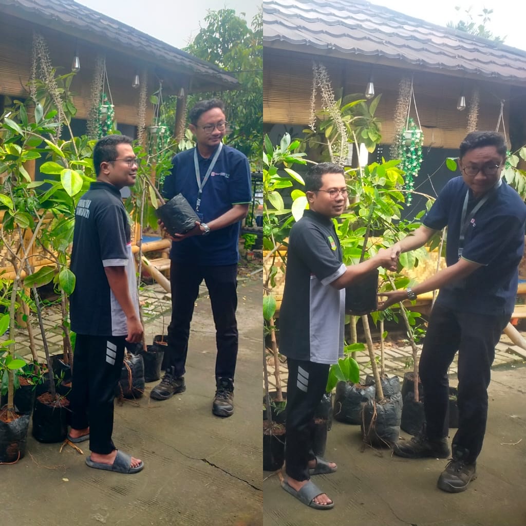 Program penanaman pohon dalam rangka mendukung Program Kampung Iklim (Proklim)